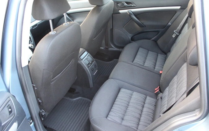 Skoda Octavia cena 28900 przebieg: 205186, rok produkcji 2011 z Kuźnia Raciborska małe 301